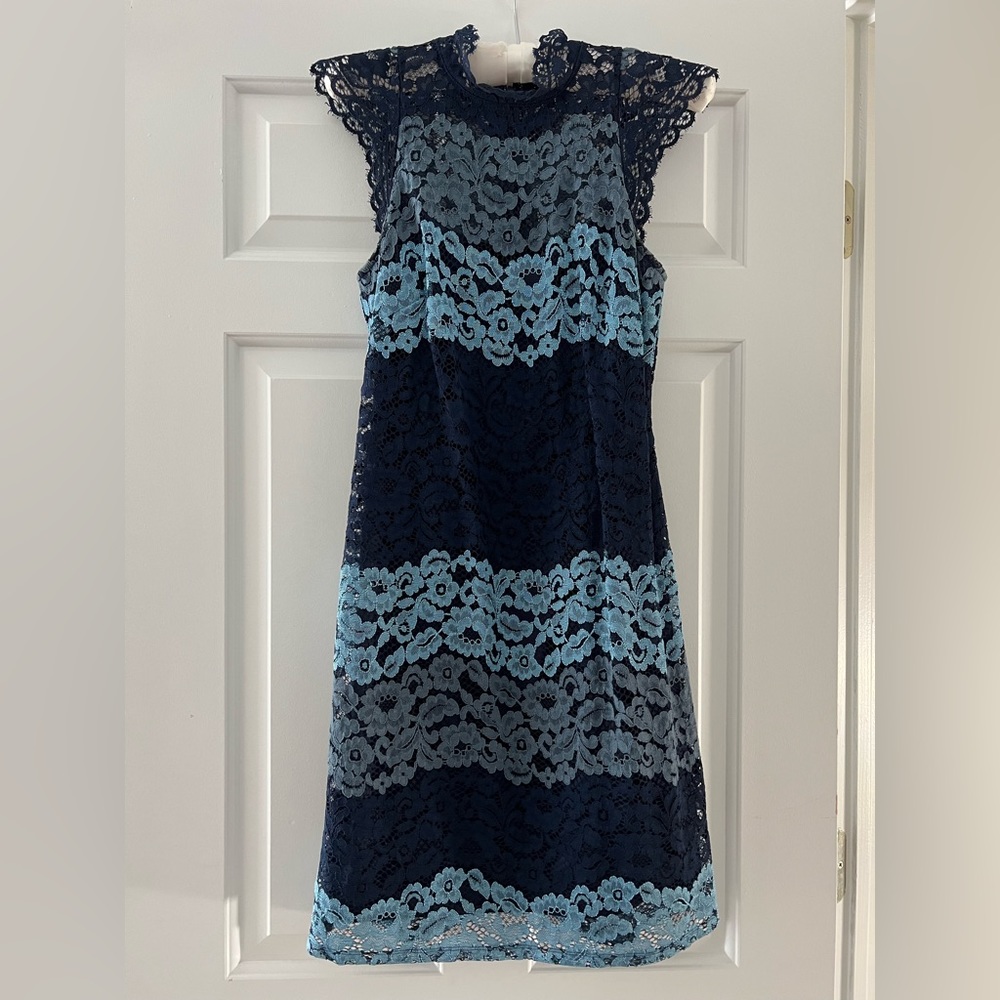 Laundry lace short dress in blues, size 0. Excellent condition!